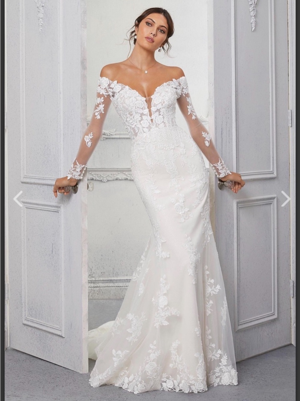 Elegant Off-Shoulder White Lace Wedding Dress